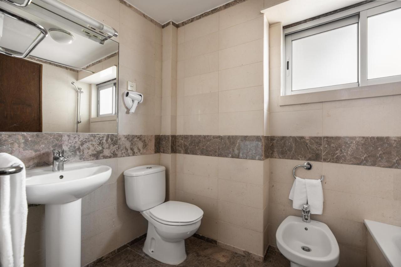 Quarto Twin com Vista Santuário e Varanda
